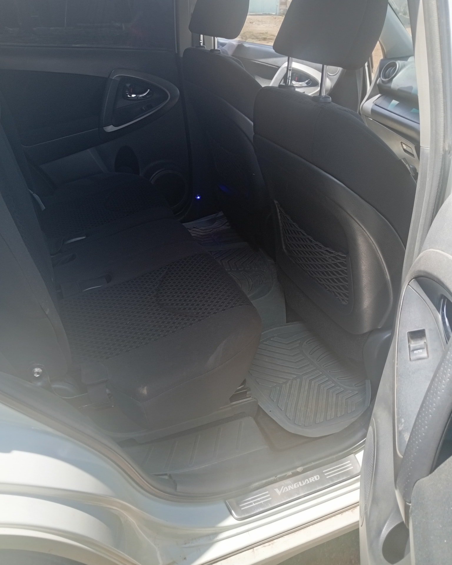 Toyota Vanguard image 3