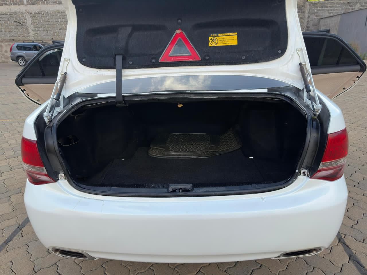 Toyota Crown image 6