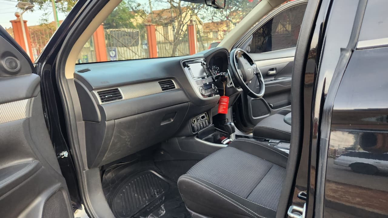 2018 mitsubishi Outlander photo 9