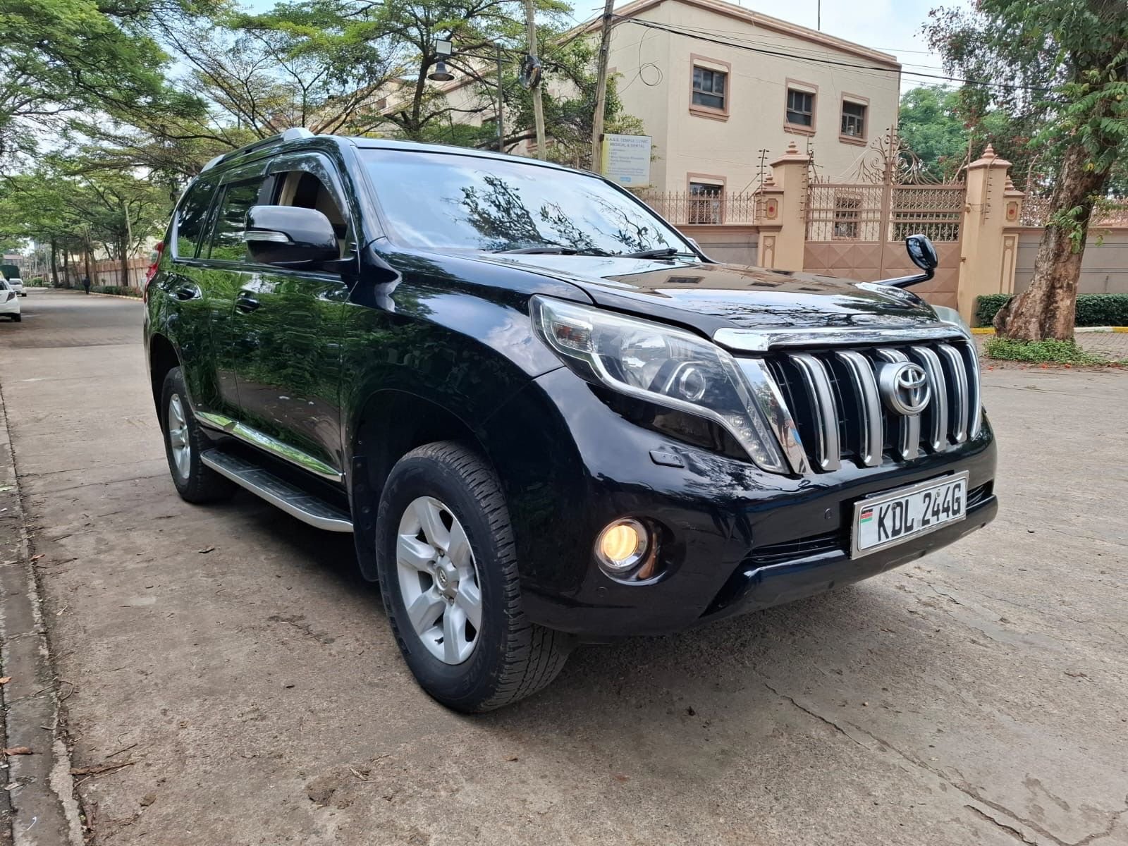 Toyota Prado image 3