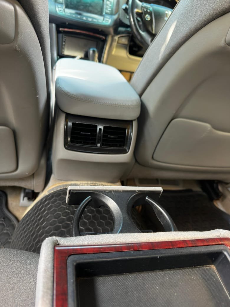 Toyota Crown image 7