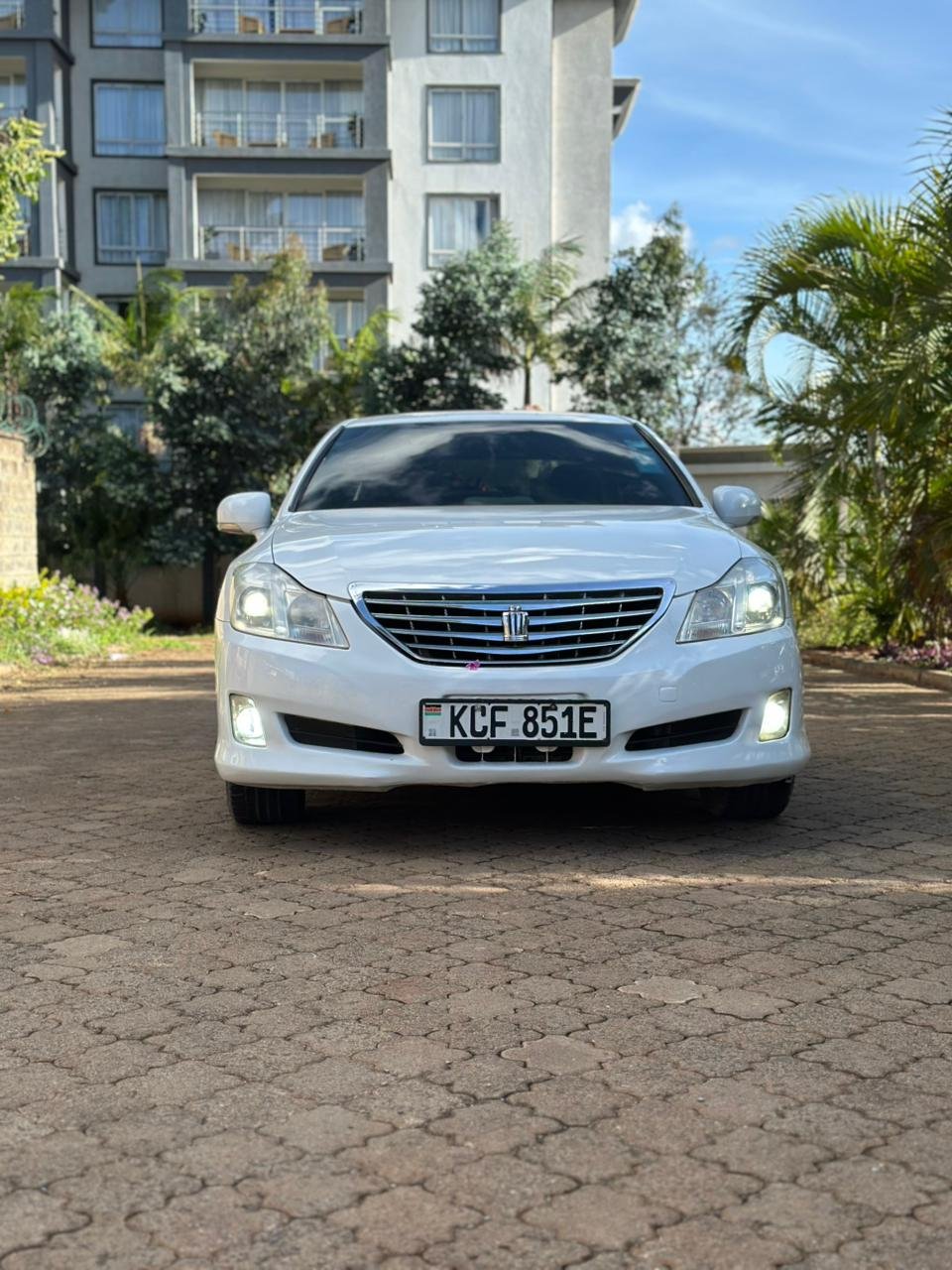 Toyota Crown image 4