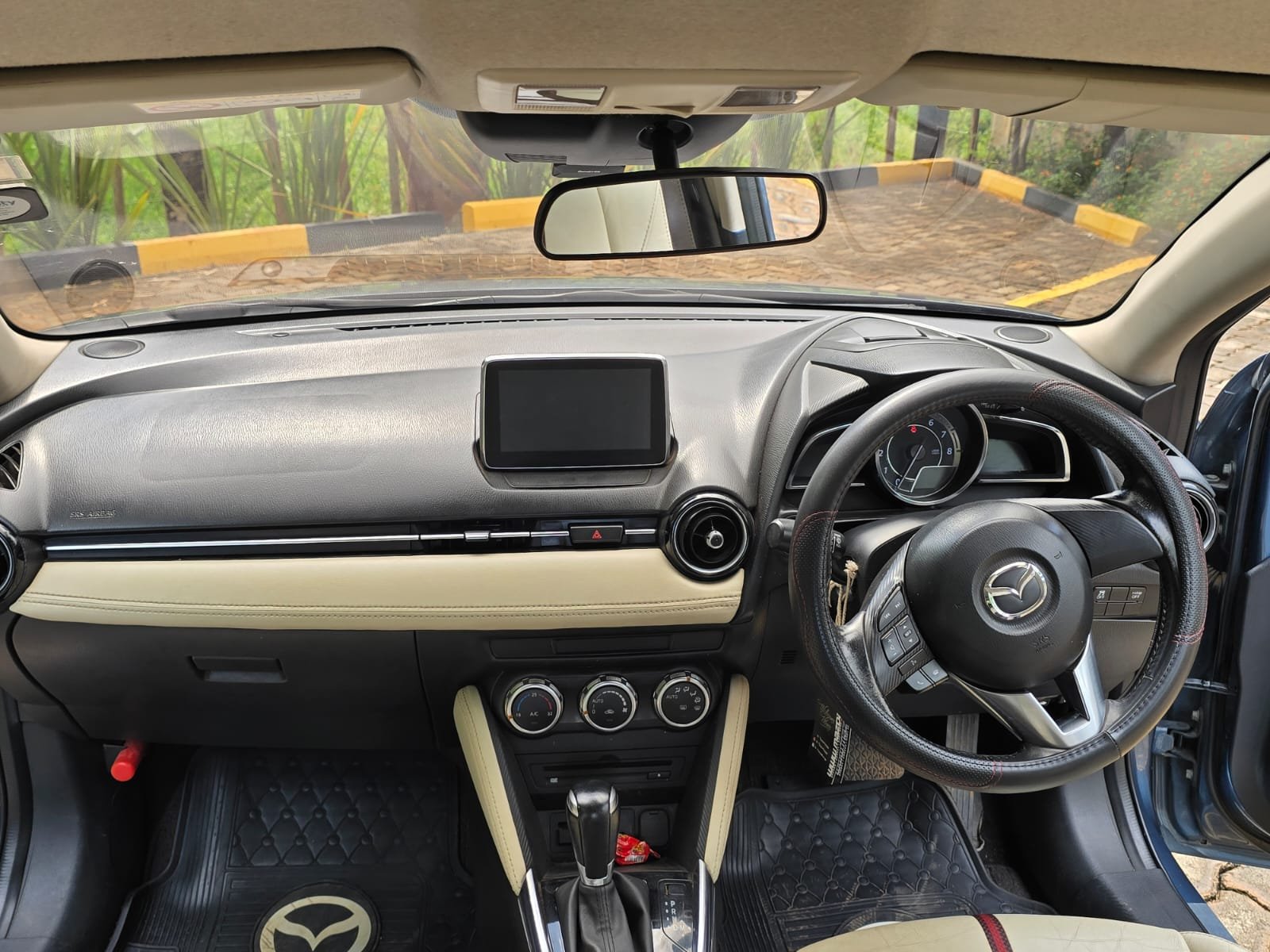 Mazda Demio image 8