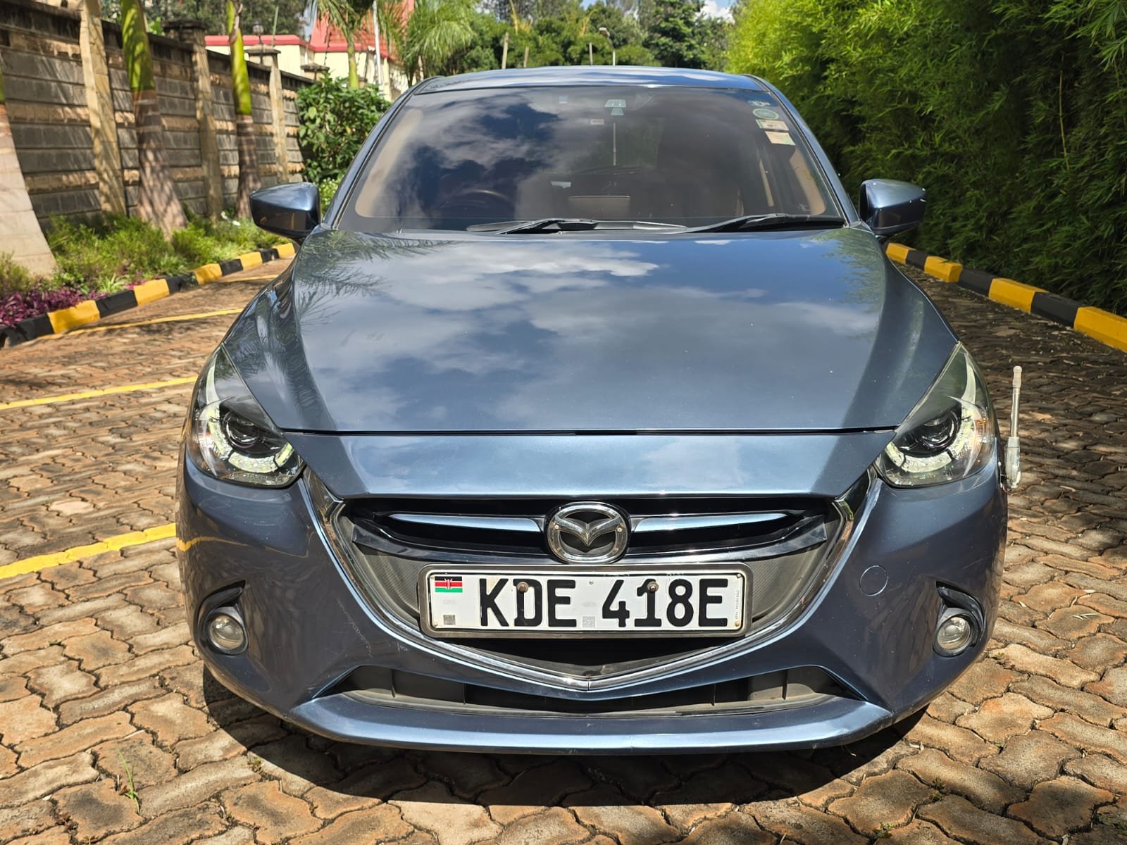 Mazda Demio image 2