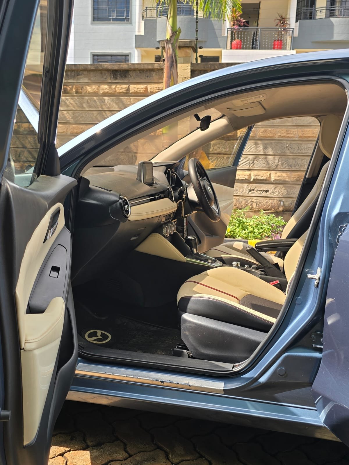 Mazda Demio image 7