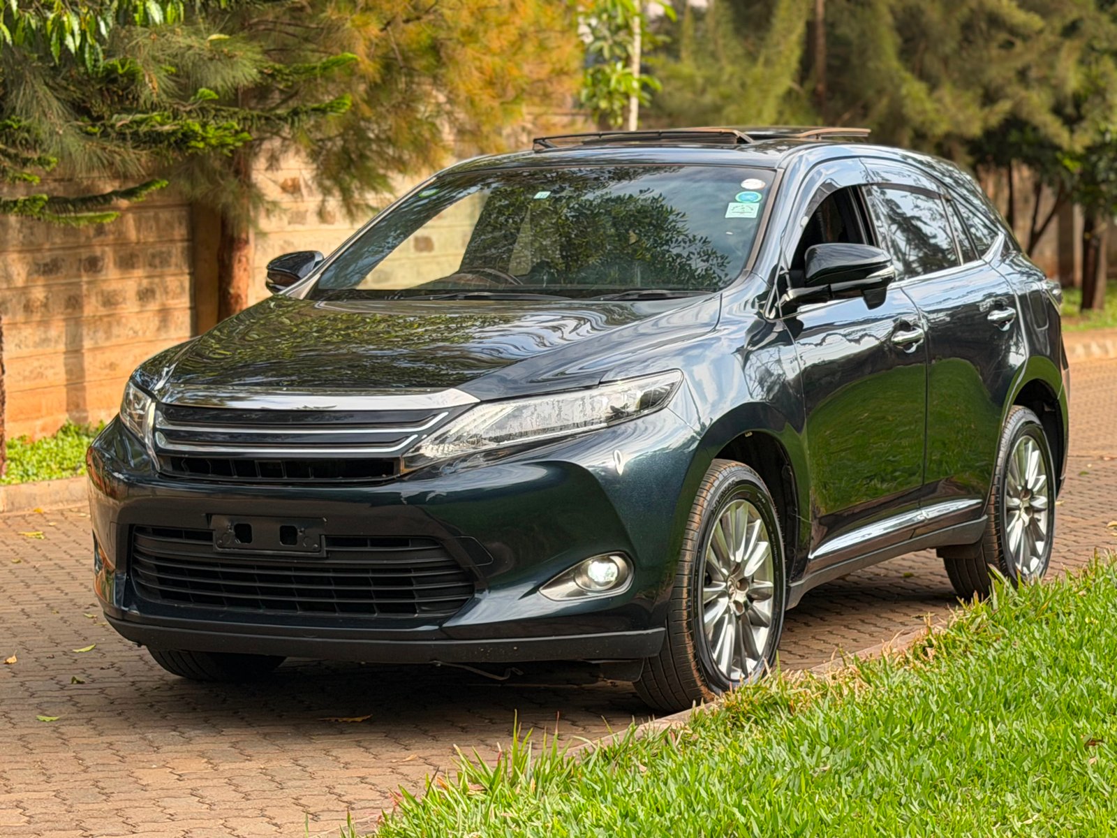 Toyota Harrier image 1