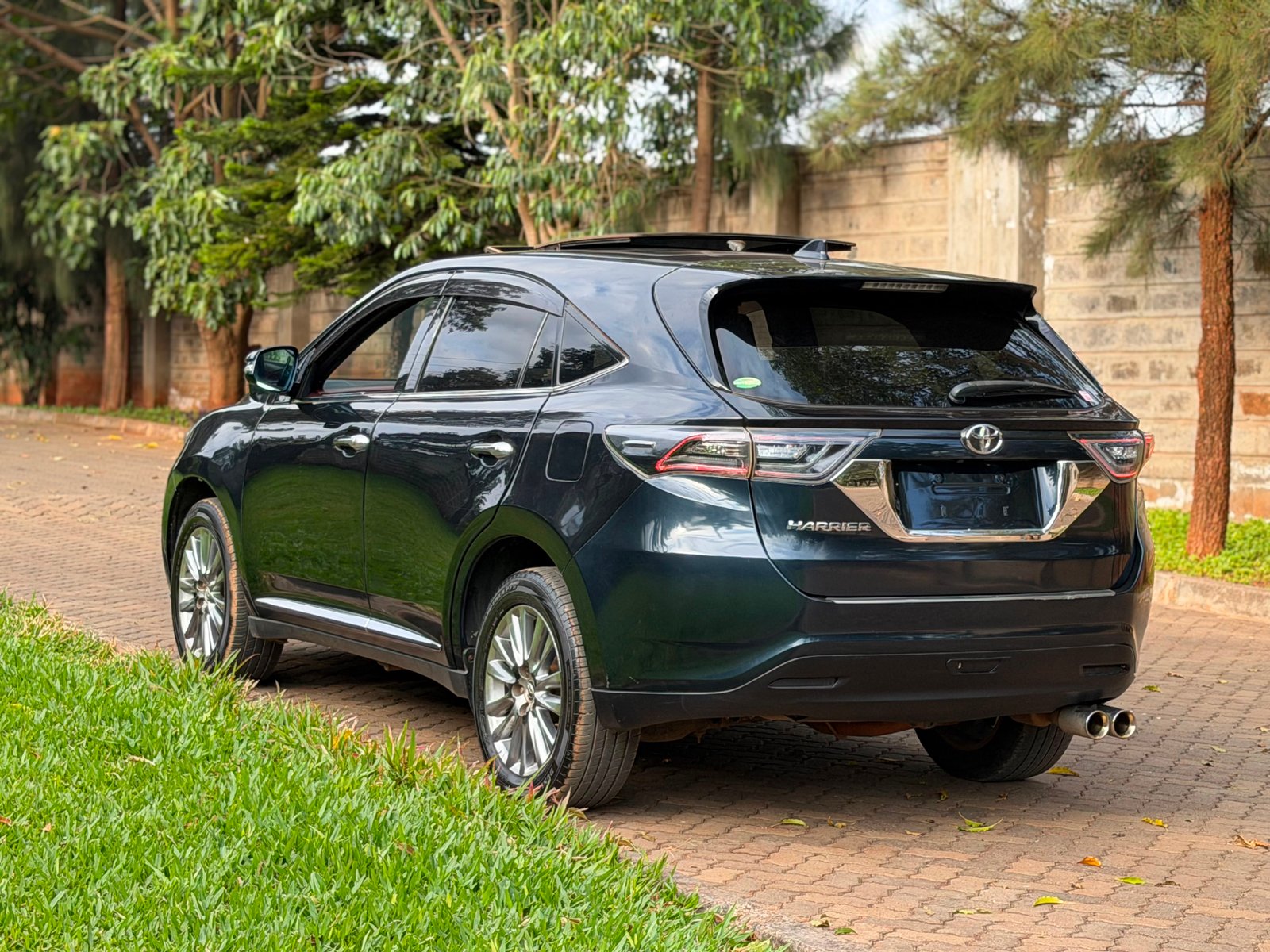 Toyota Harrier image 5