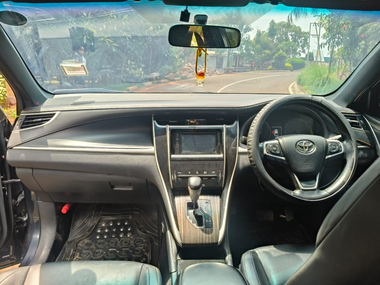 Toyota Harrier image 8