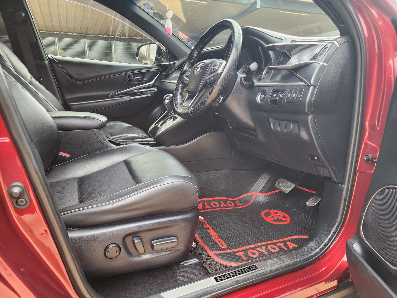 Toyota Harrier image 12