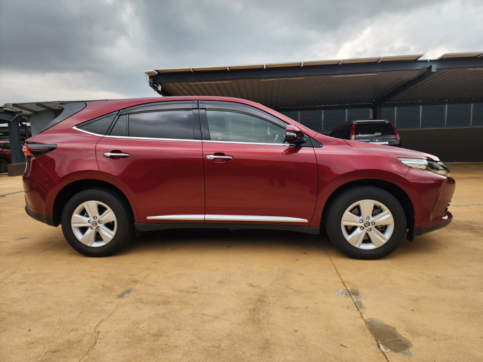 Toyota Harrier image 2