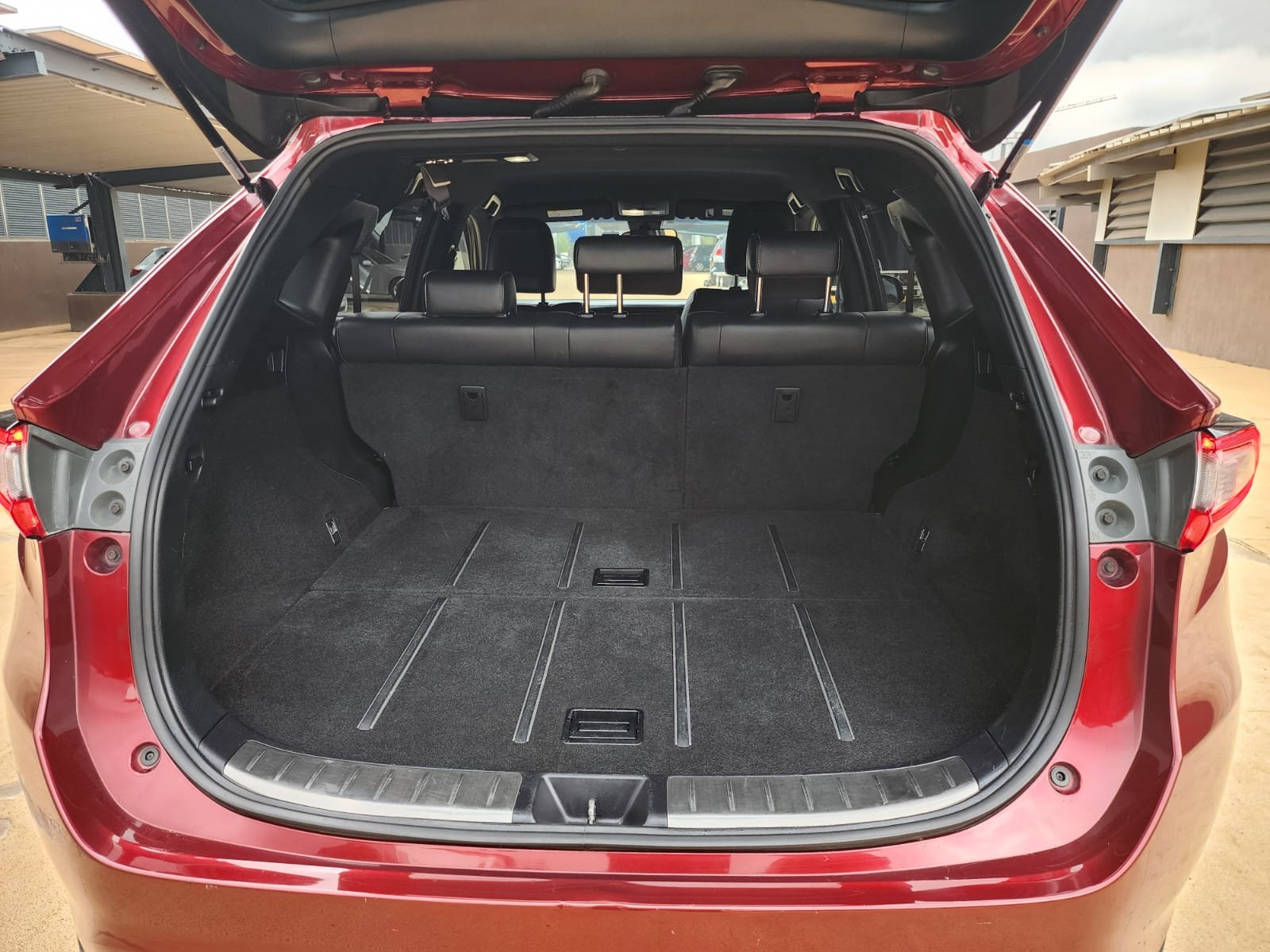 Toyota Harrier image 9