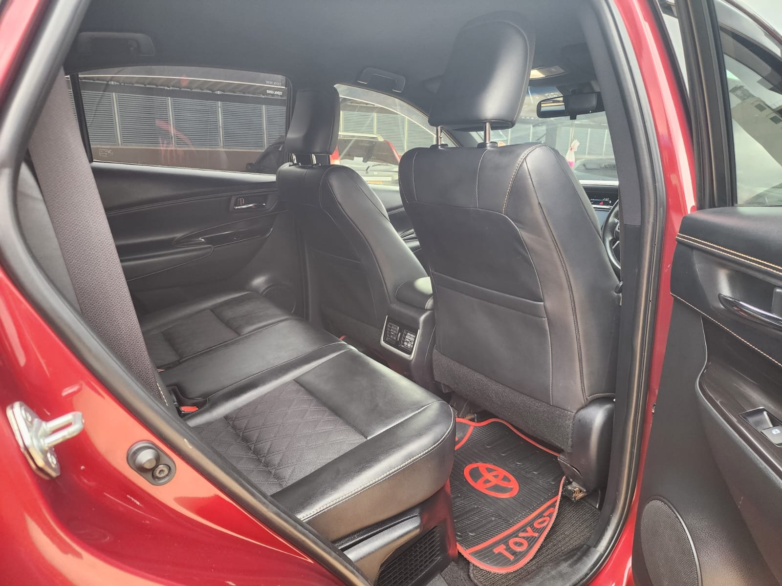 Toyota Harrier image 10