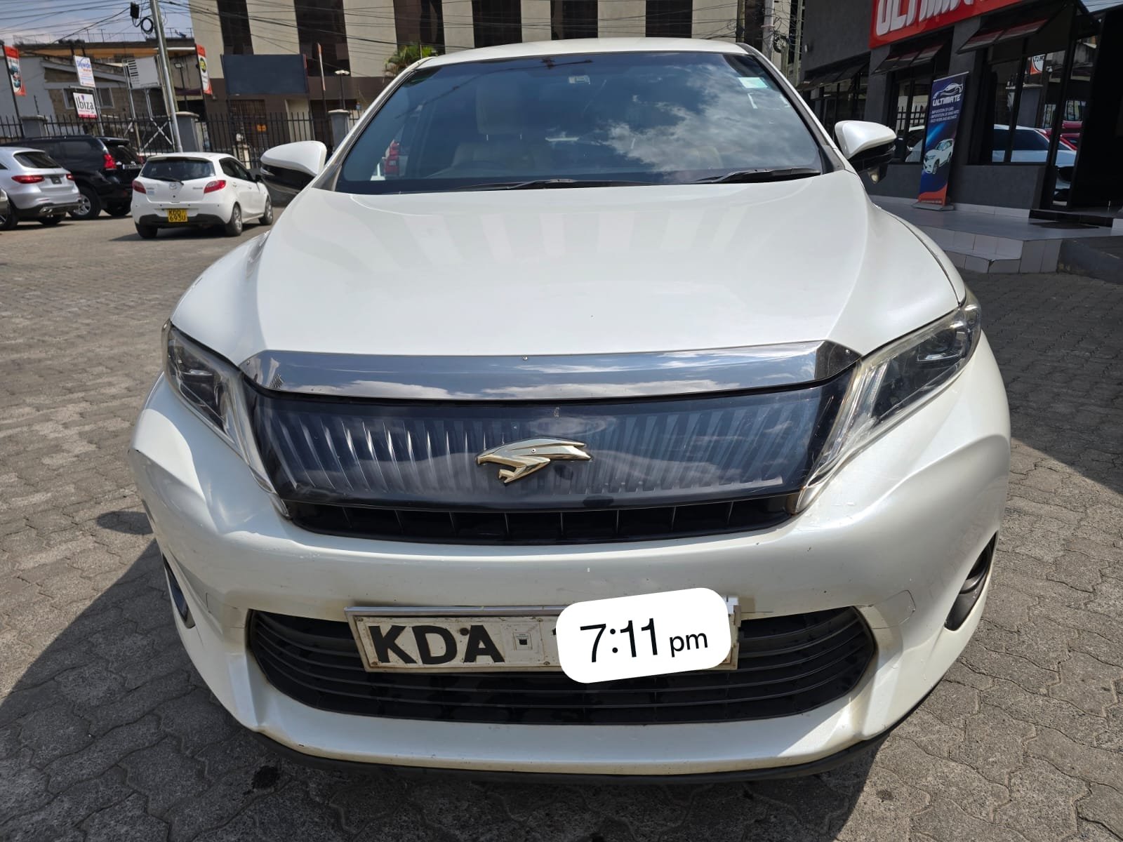 Toyota Harrier image 2