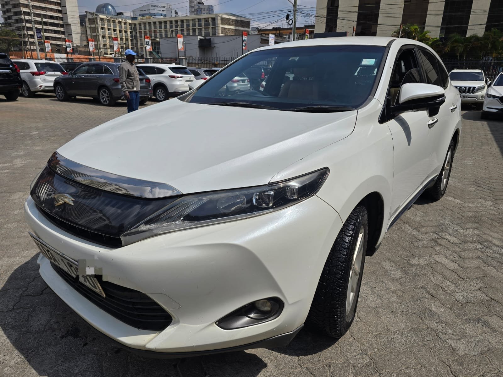 Toyota Harrier image 1