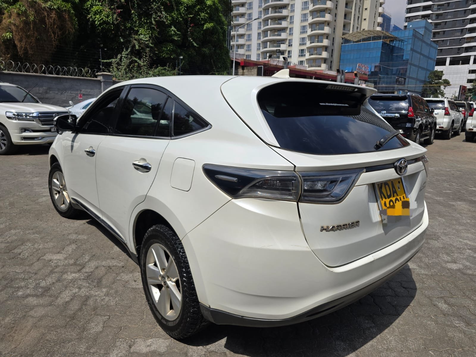 Toyota Harrier image 3