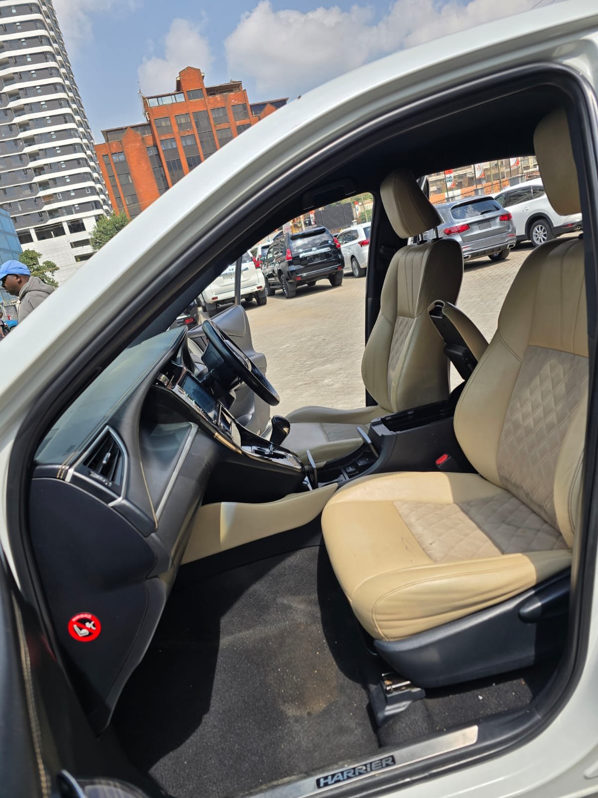 Toyota Harrier image 5
