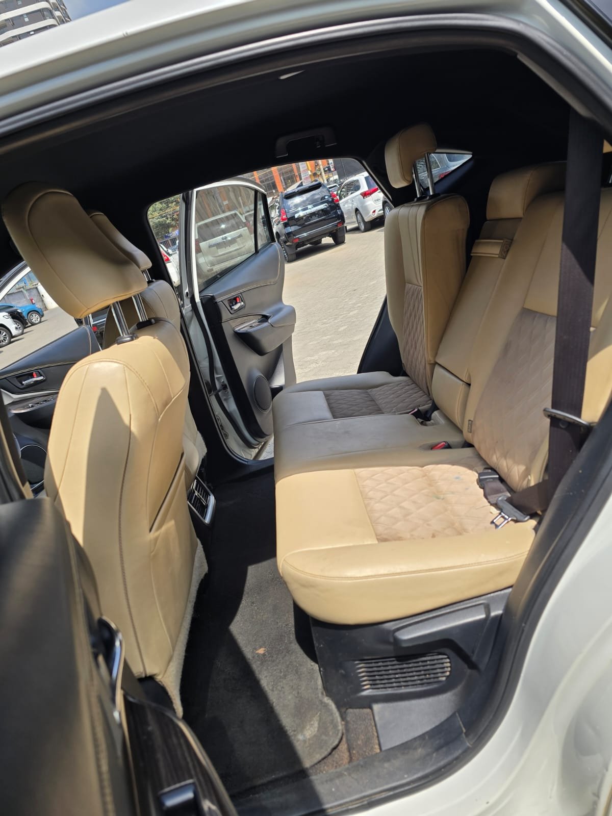 Toyota Harrier image 6