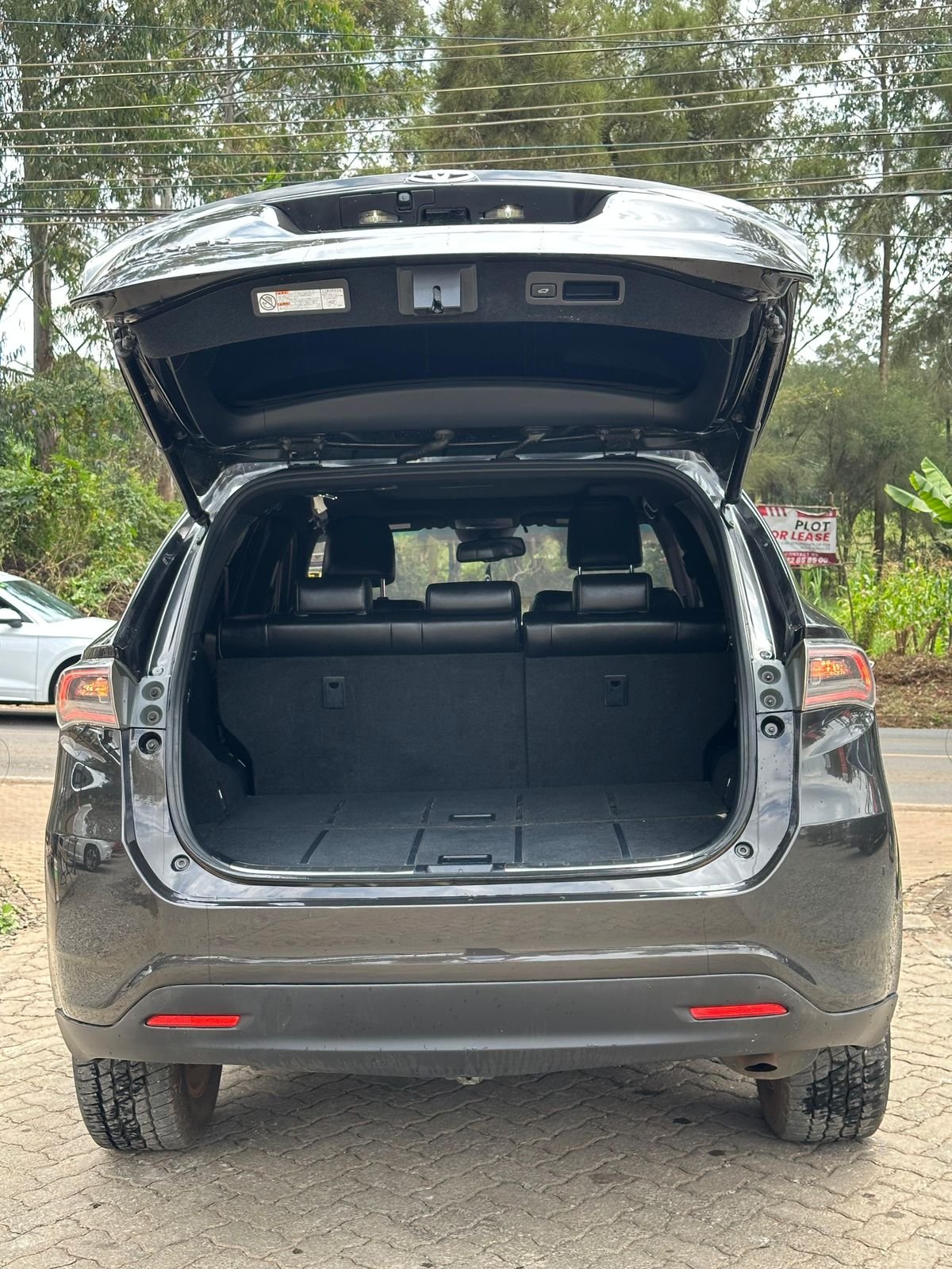 Toyota Harrier image 4