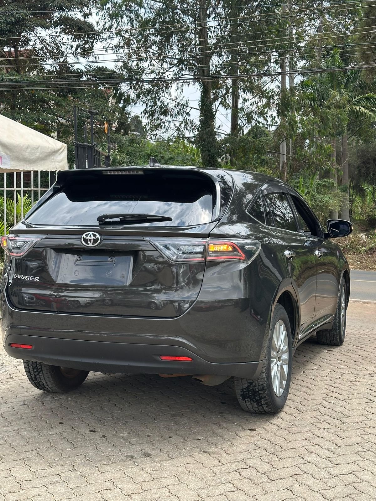 Toyota Harrier image 3