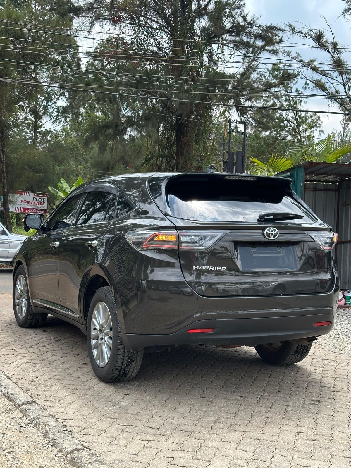 Toyota Harrier image 2