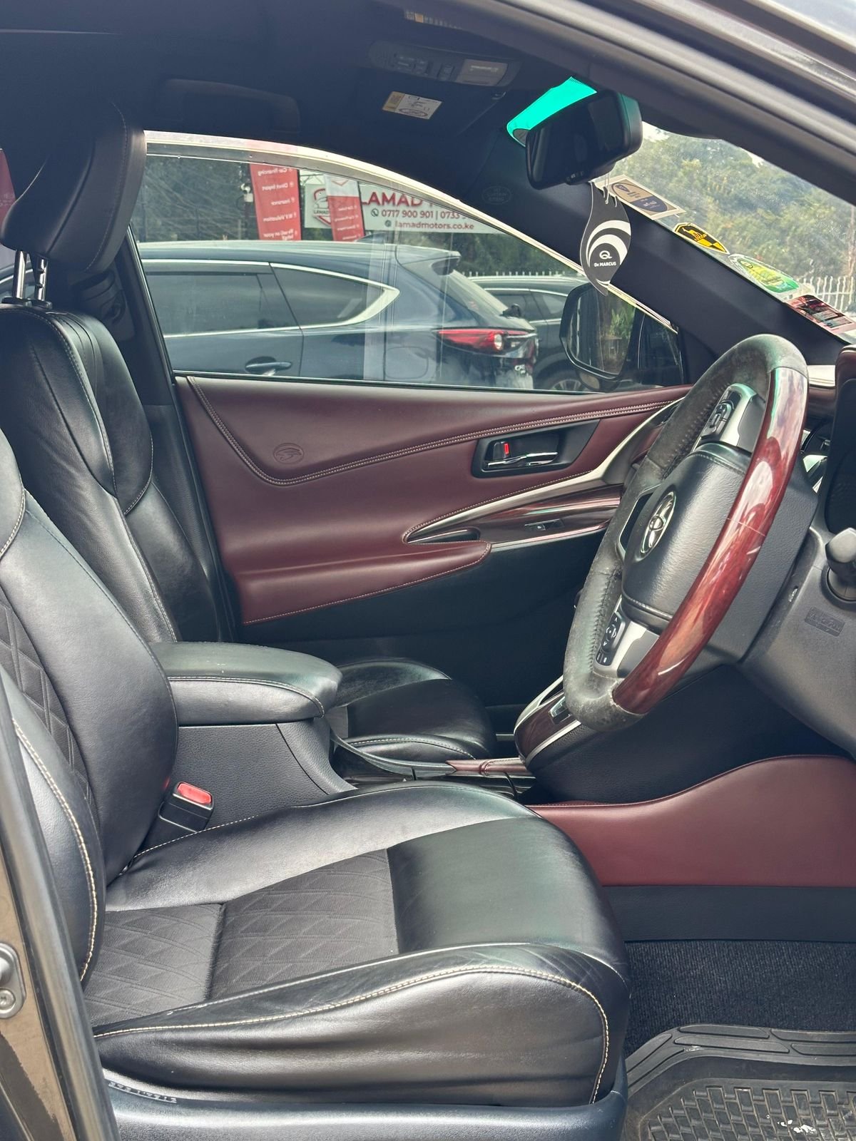 Toyota Harrier image 5