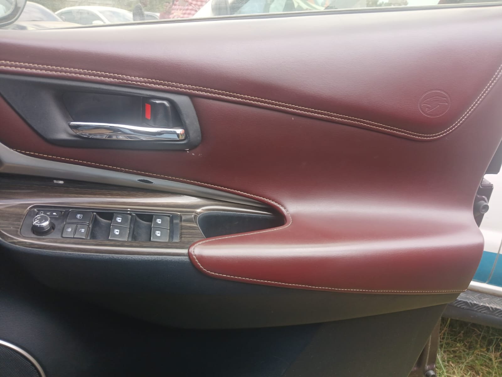Toyota Harrier image 5