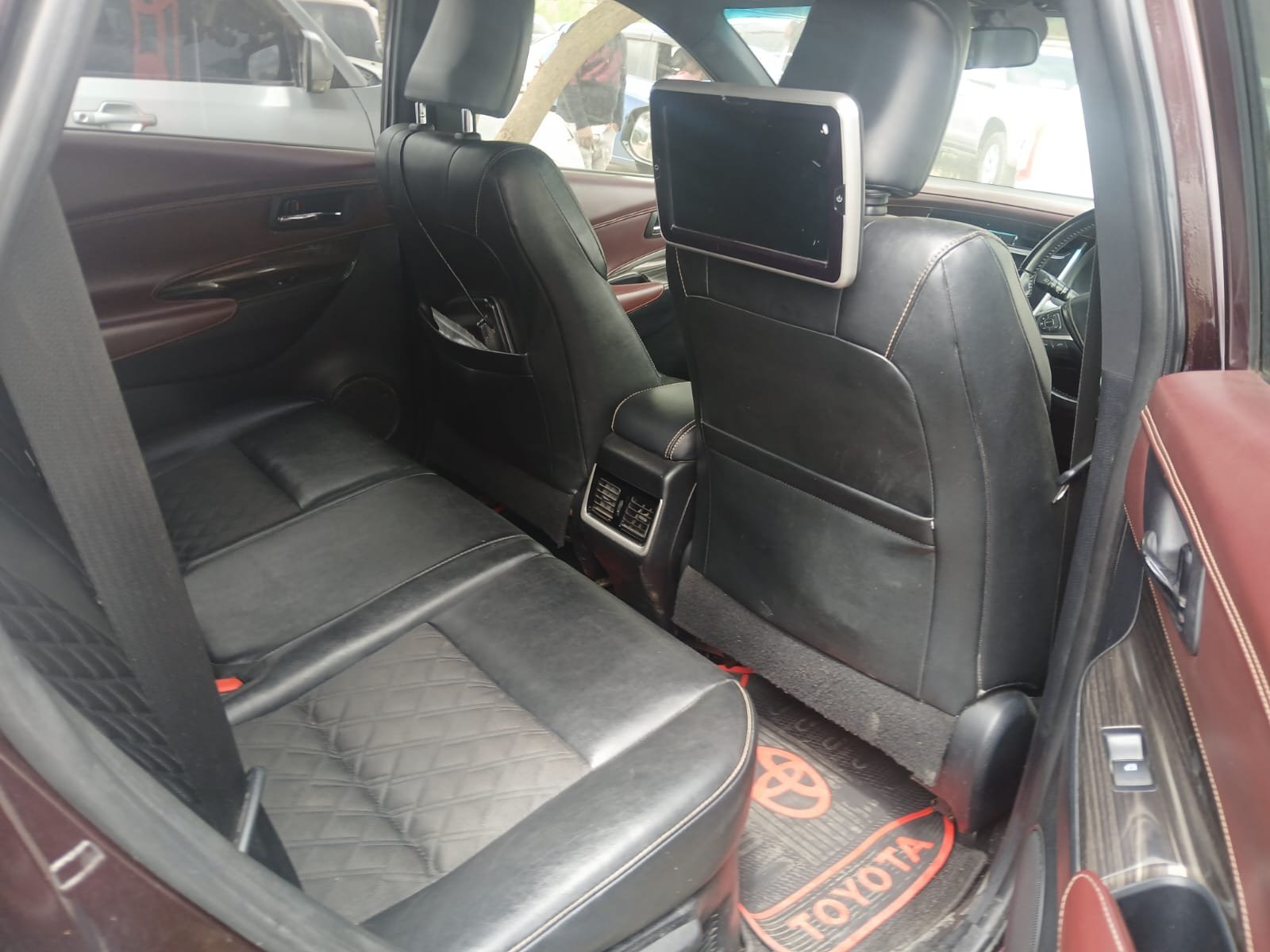 Toyota Harrier image 9