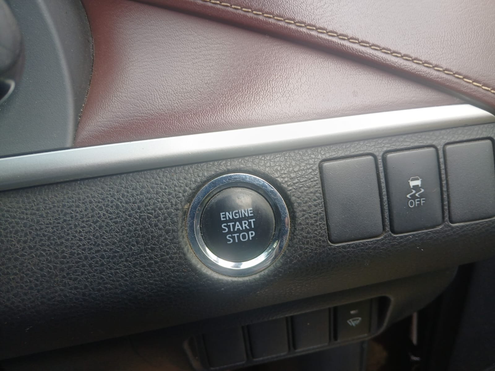 Toyota Harrier image 7