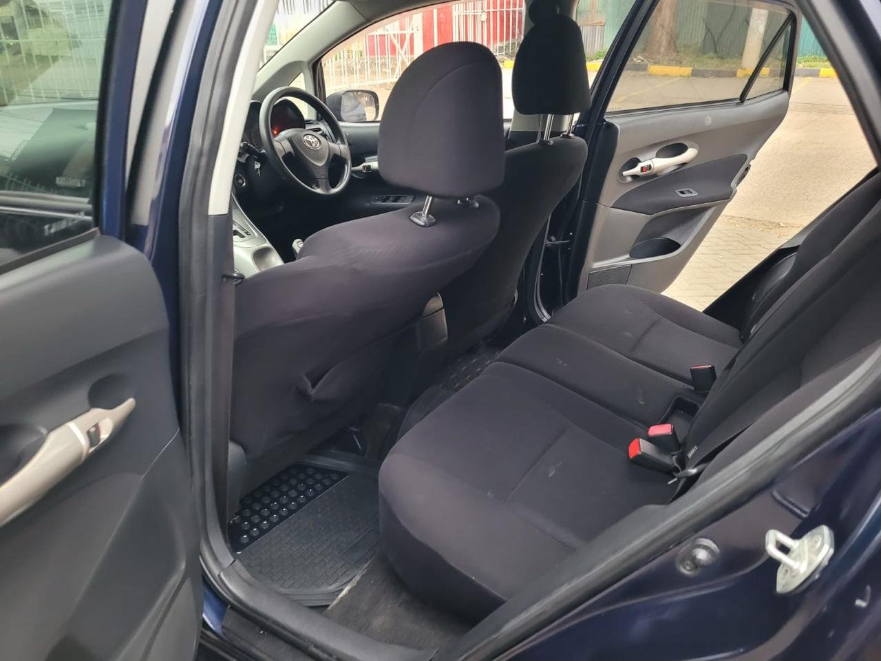Toyota Auris image 9