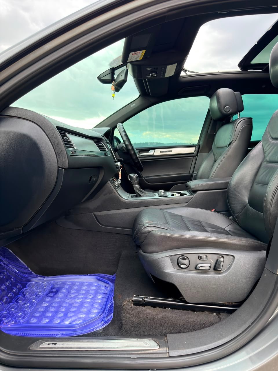 2014 volkswagen Touareg photo 3