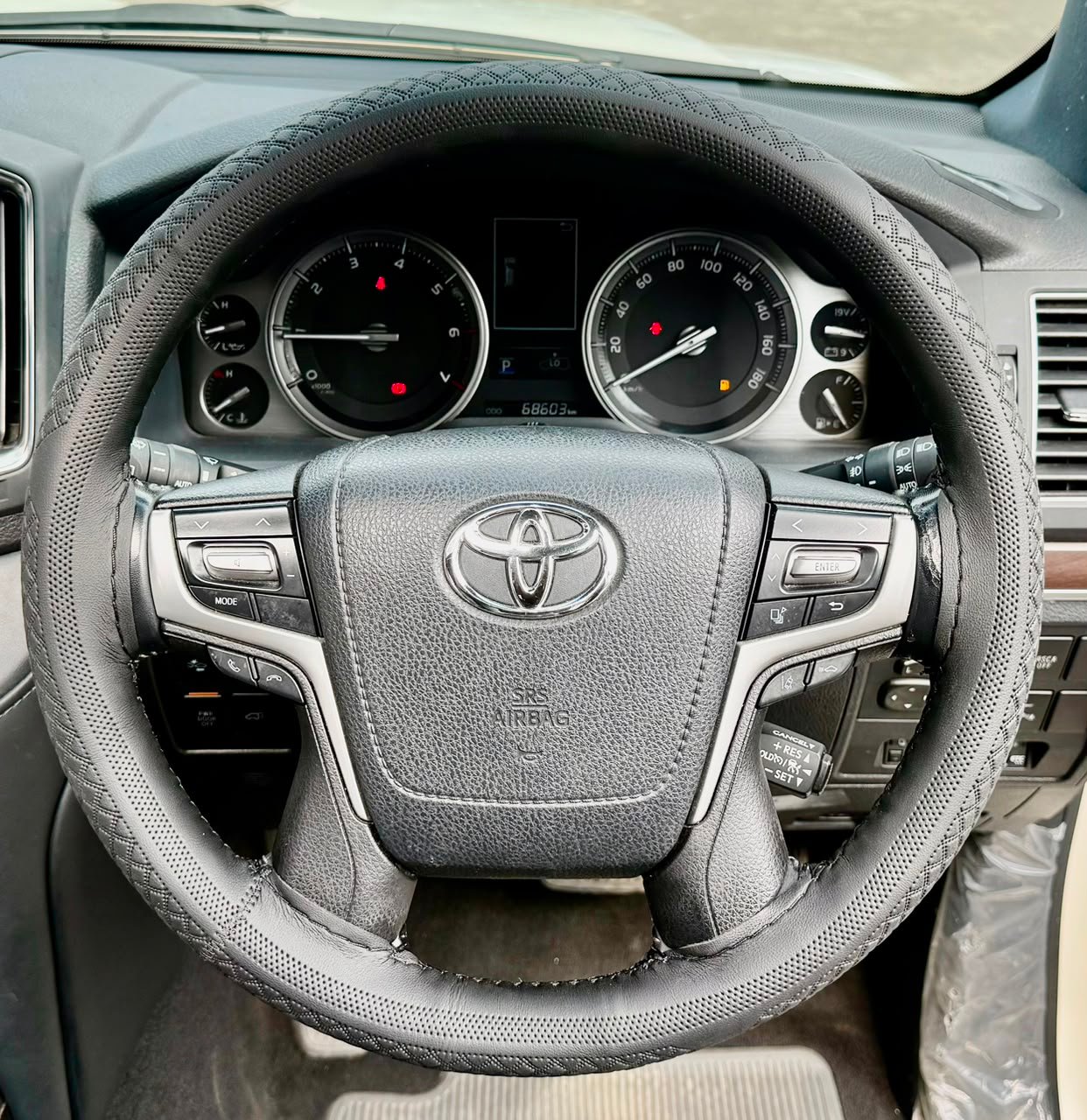 Toyota Land Cruiser image 11