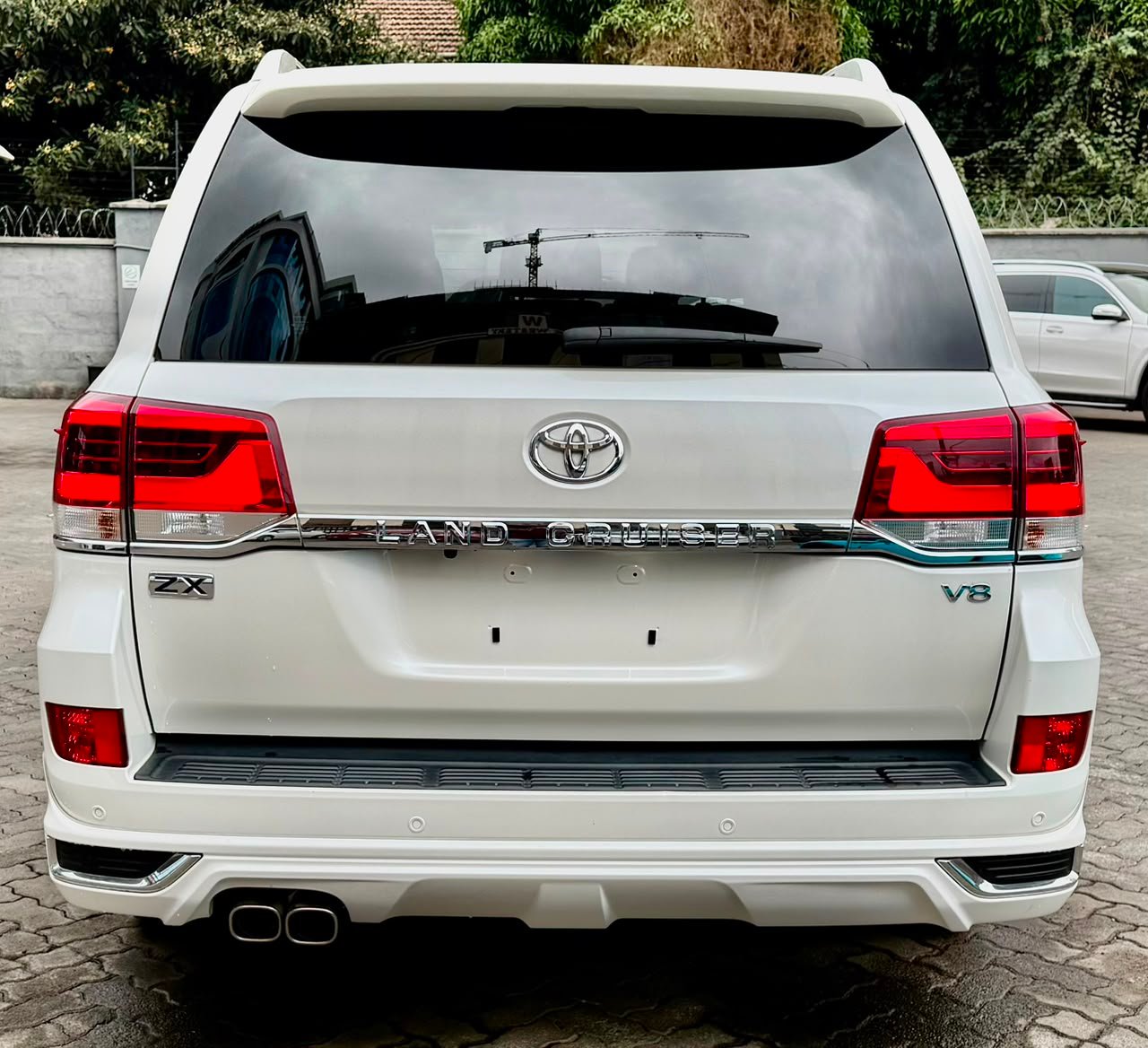 Toyota Land Cruiser image 2