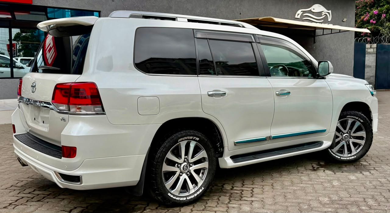Toyota Land Cruiser image 6