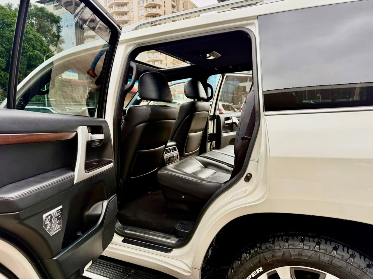Toyota Land Cruiser image 5