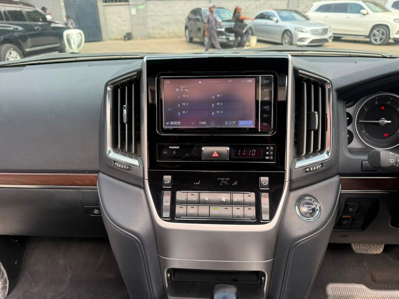 Toyota Land Cruiser image 7
