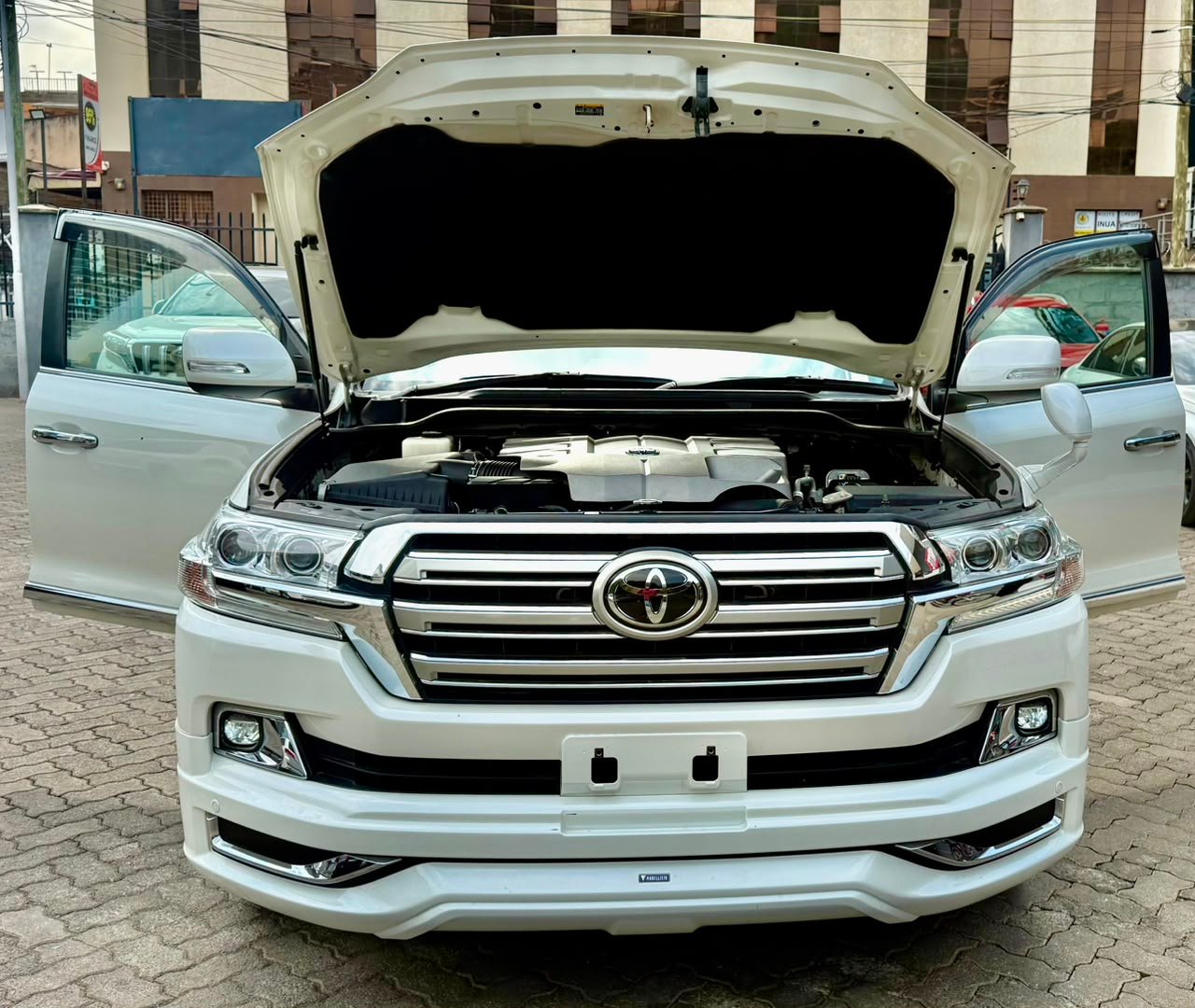 Toyota Land Cruiser image 9