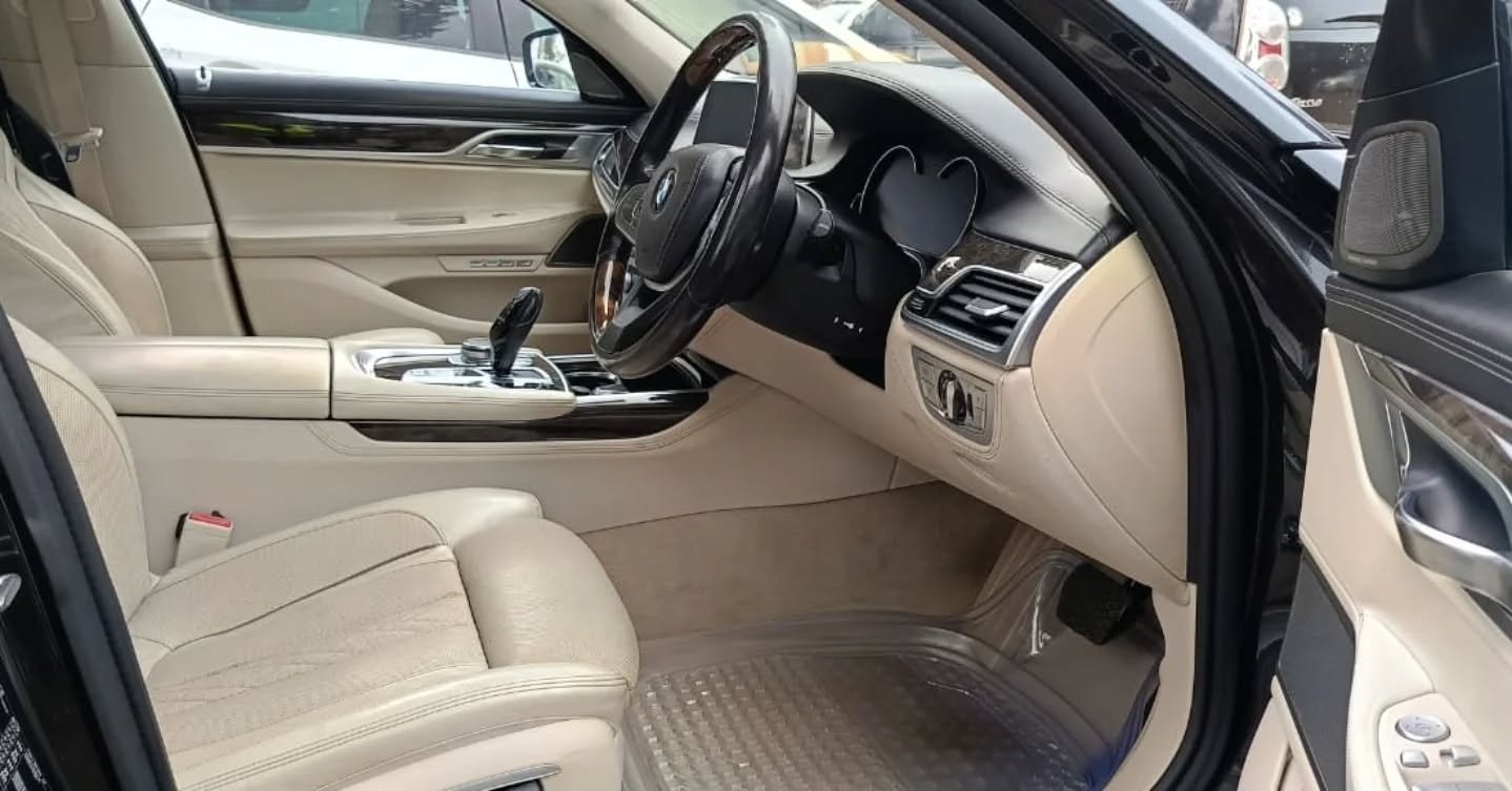 Bmw 7 Series image 3