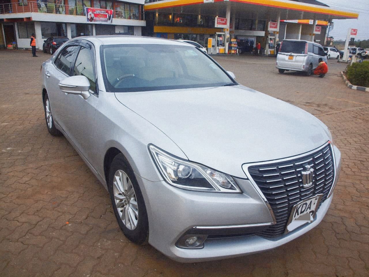 Toyota Crown image 1