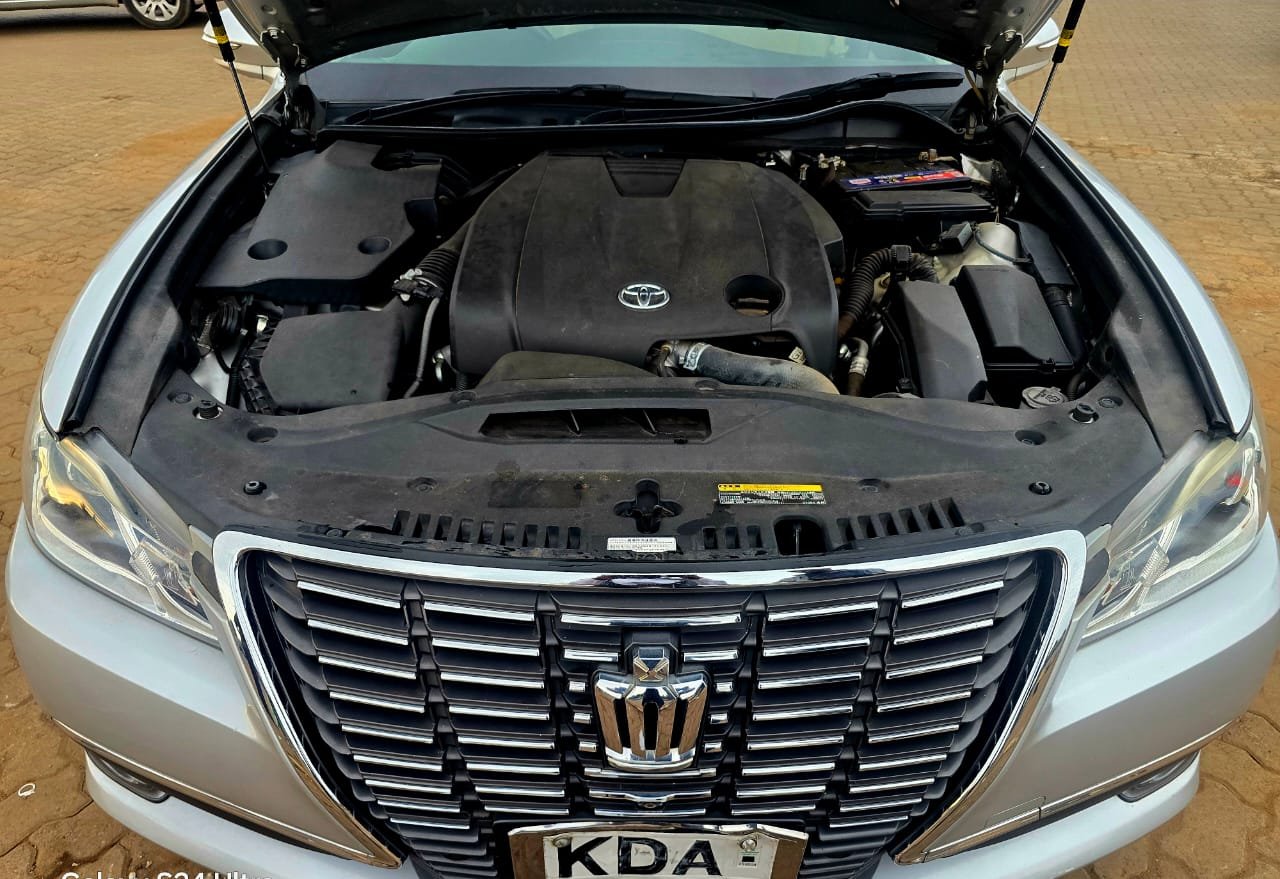 Toyota Crown image 3