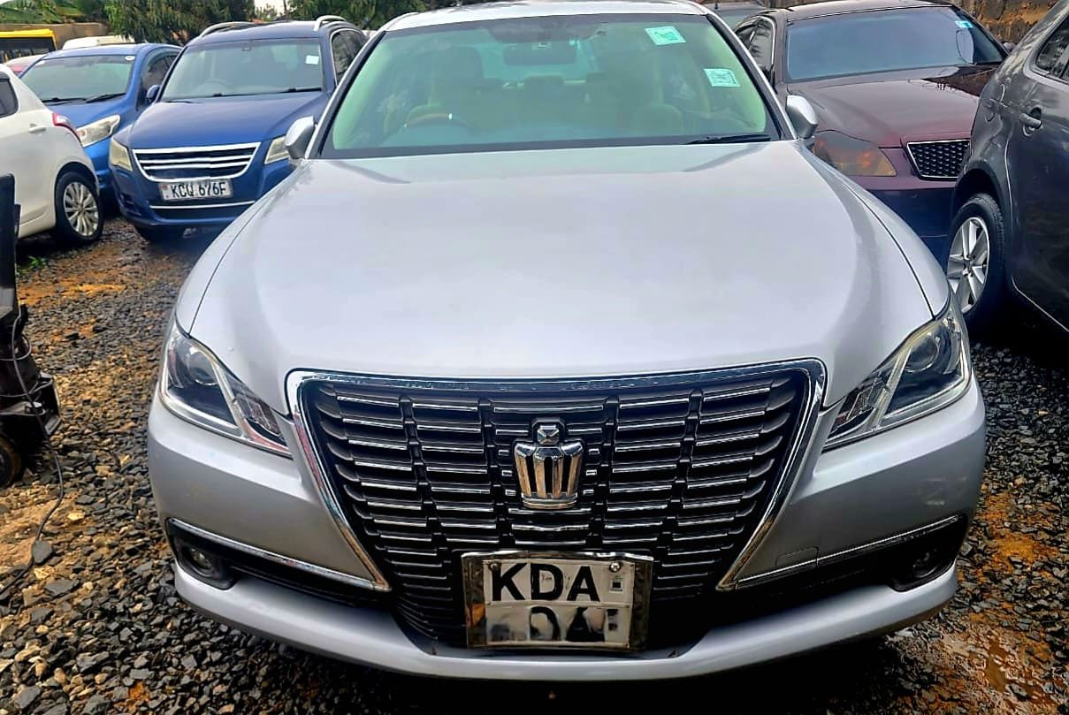 Toyota Crown image 4