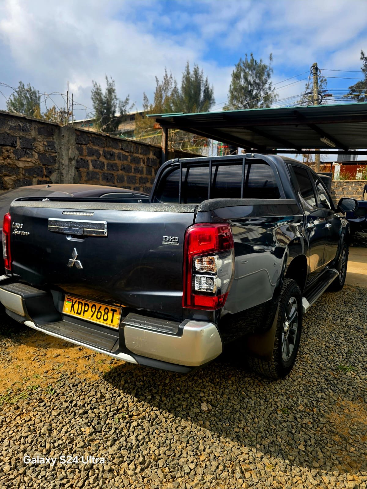 Mitsubishi L200 image 2