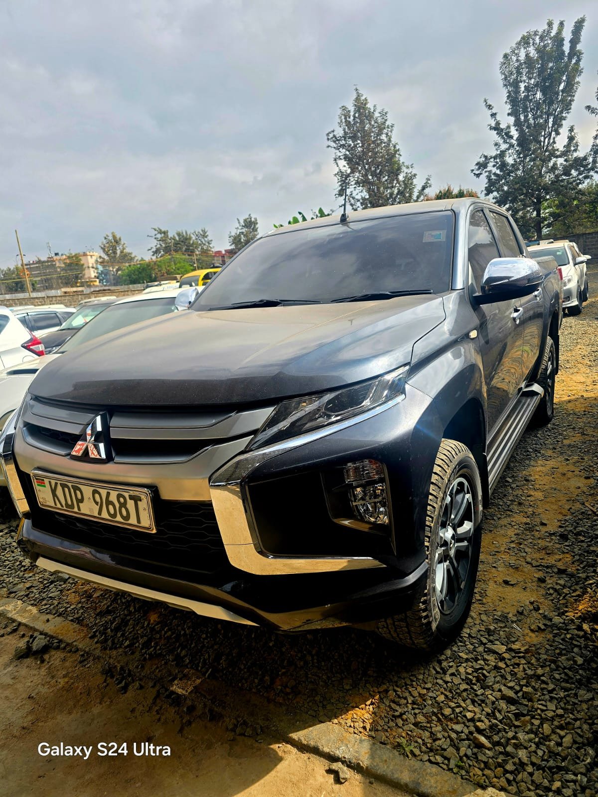 Mitsubishi L200 image 1