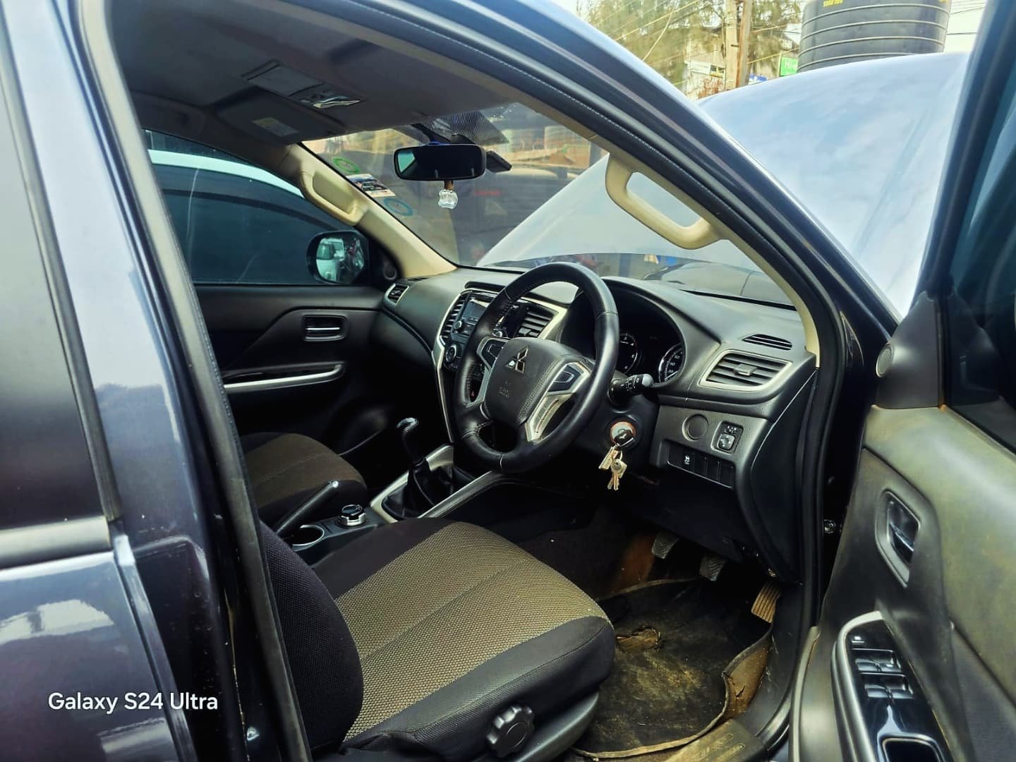 Mitsubishi L200 image 3